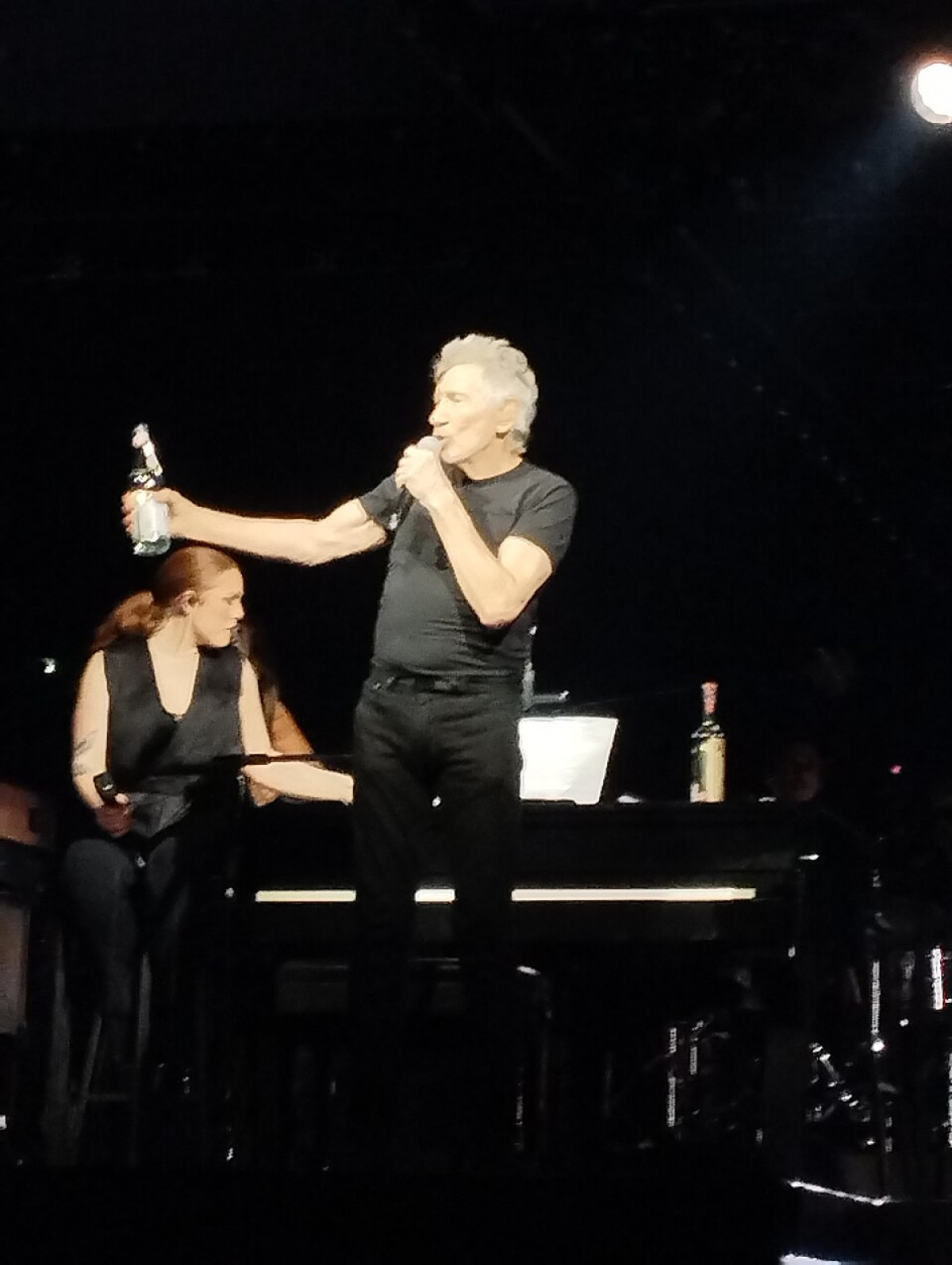 Roger Waters arremete contra Ed Sheeran tras la salida de Macklemore de su gira
